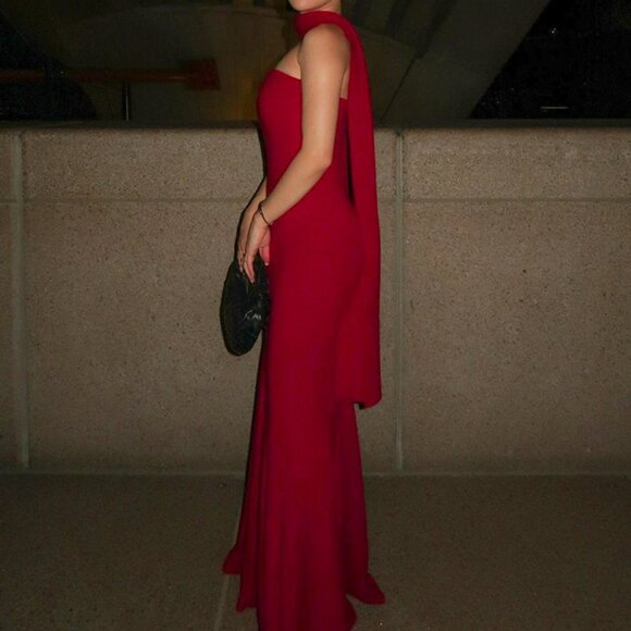 Sultry Fishtail Evening Dress | Bustier Top & Flowy Train | Sleek Bodycon Silhou - Picture 4 of 4